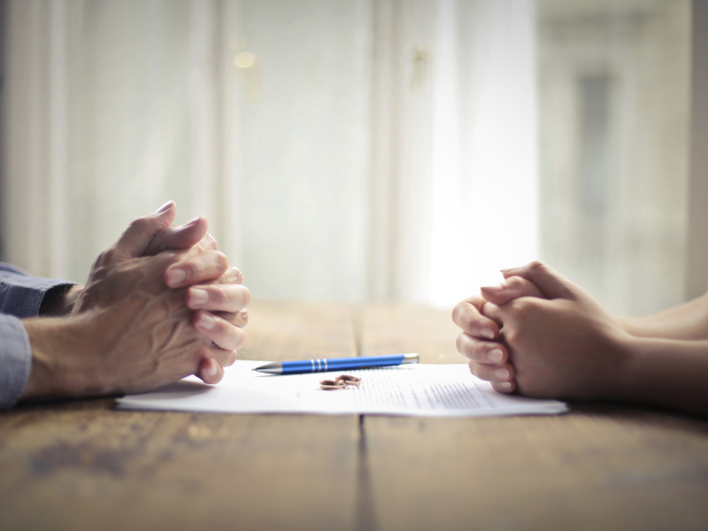 離婚協議書の書き方や作成の流れ、公正証書にする方法を解説
